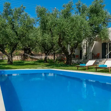 Vardavilla Villa *
