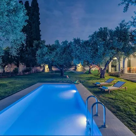 ヴィラ Vardavilla