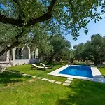 Villa Vardavilla *